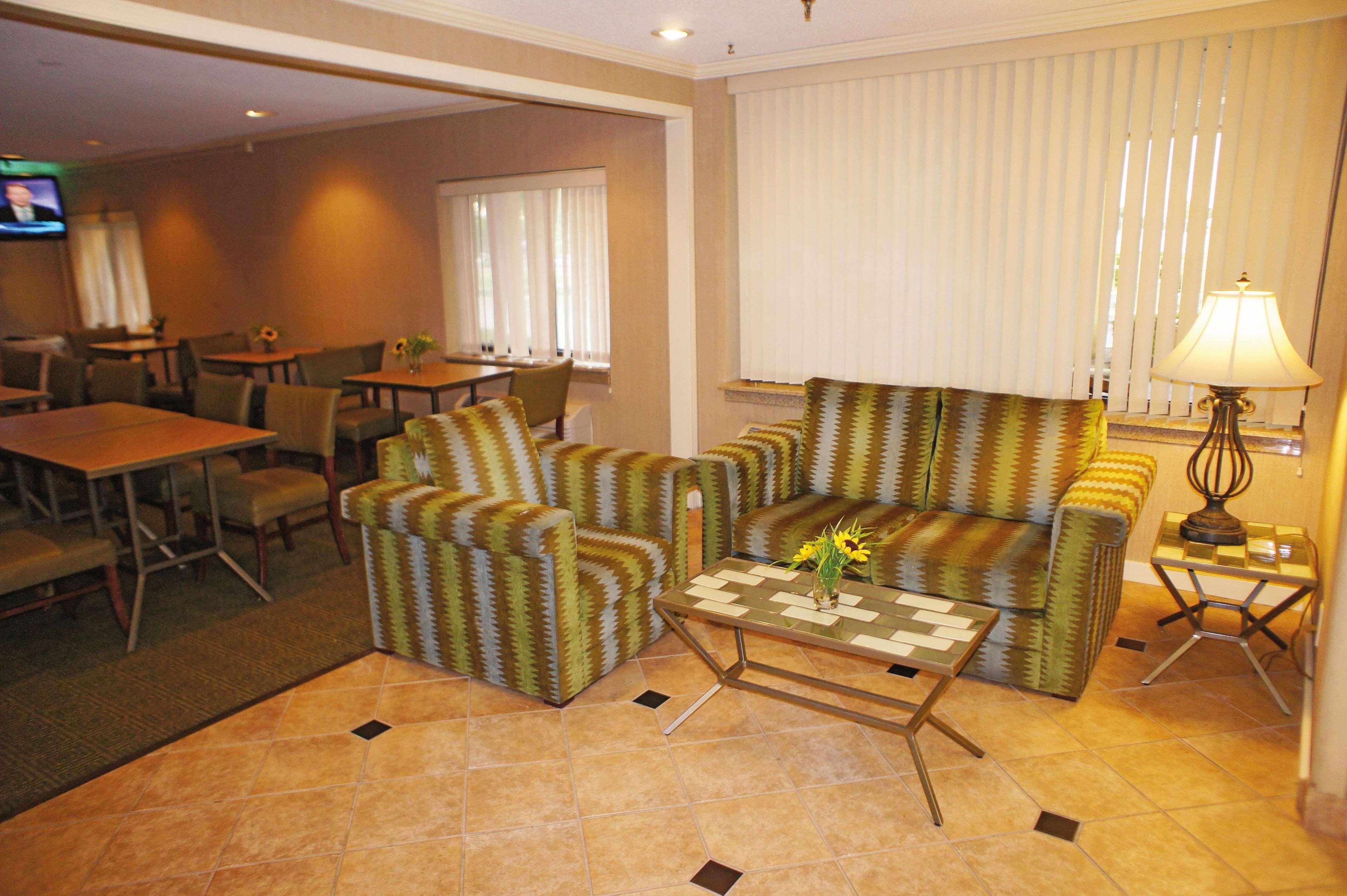 La Quinta By Wyndham Jackson Hotel Exterior photo